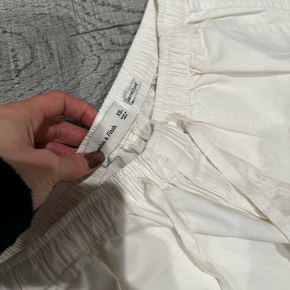 Abercrombie & Fitch White Cargo Jogger Pants - Picture 6 of 6